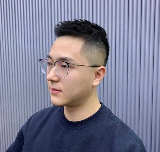 肥人剪什么发型好看_胖人怎么选发型？