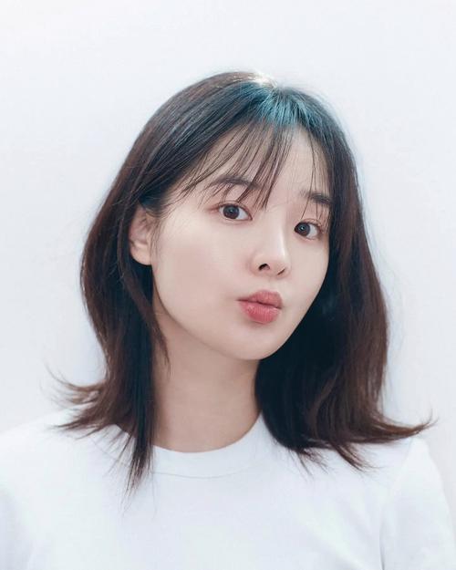 大脑门宽额头适合空气刘海吗_刘海修饰额头发际线显年轻