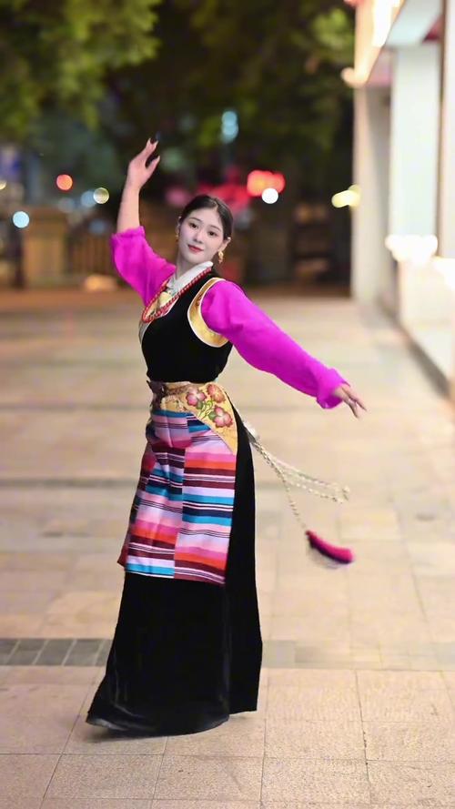 弦子舞蹈动作_悦耳动感的传统非遗 弦子舞蹈动作_悦耳动感的传统非遗