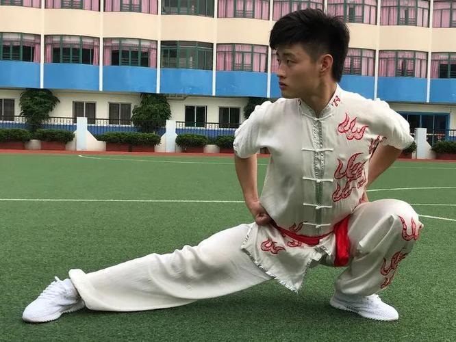 仆步的正确姿势_如何稳站低姿 仆步的正确姿势_如何稳站低姿