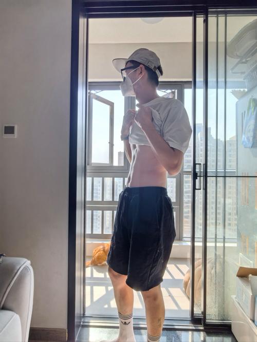 一瓶矿泉水练出8块腹肌_矿泉水瓶练腹肌,在家也能塑形! 一瓶矿泉水练出8块腹肌_矿泉水瓶练腹肌,在家也能塑形!