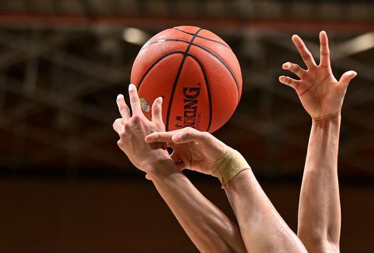 篮球实战动作_节奏流畅，多练巧变向