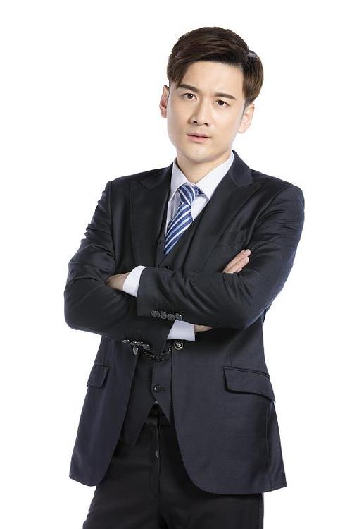 抱臂姿势叫什么_抱臂姿势的含义与解读