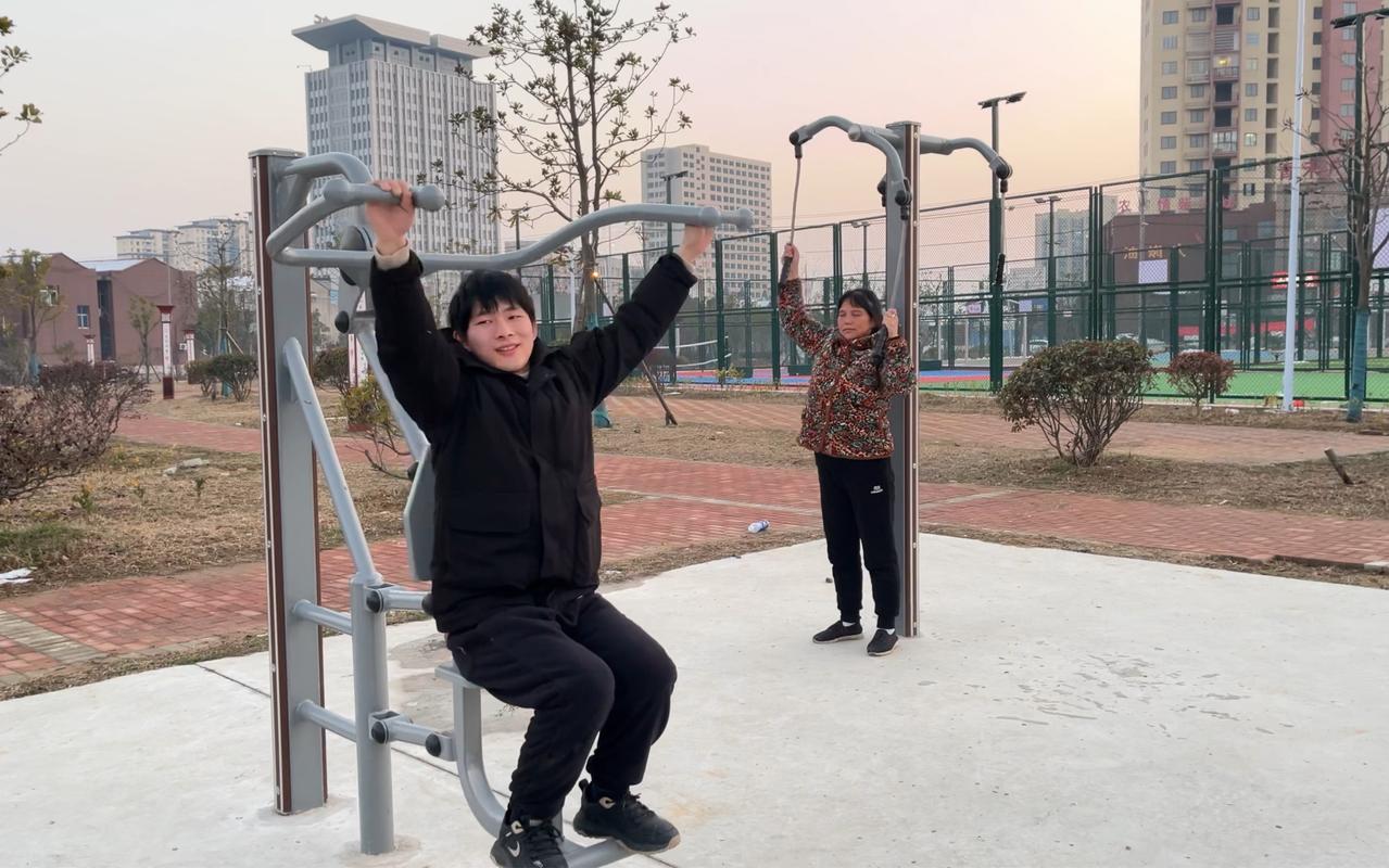 和家人一起锻炼的照片_晒亲子运动,乐享家庭温情 和家人一起锻炼的照片_晒亲子运动,乐享家庭温情