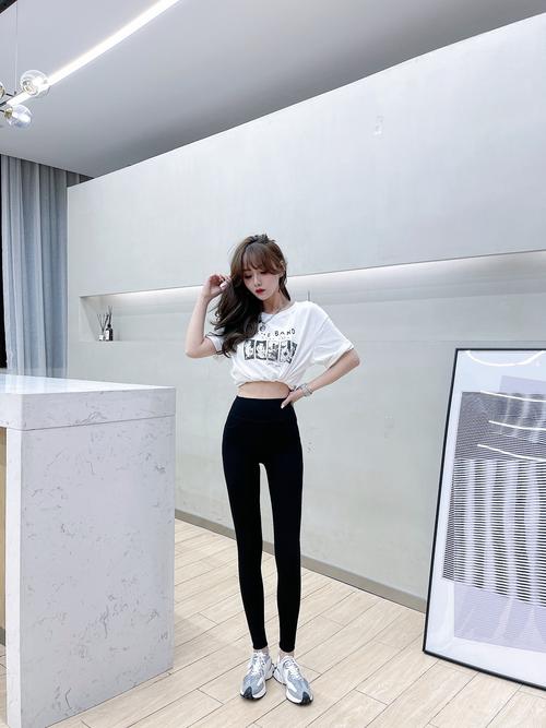 蜜桃臀运动健身芭比裤_V腰提臀芭比裤显腿长，四季百搭塑形神器！