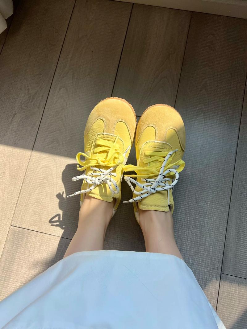 穿黄鞋怎么配衣服_黄鞋时尚百搭,穿出亮眼个性感 穿黄鞋怎么配衣服_黄鞋时尚百搭,穿出亮眼个性感