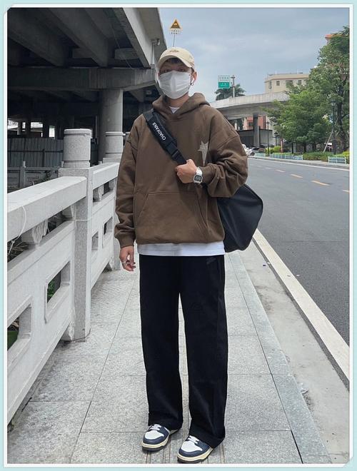 男运动裤配什么上衣外套_运动裤配T恤Polo衫背心等上衣，穿出个性时尚感！