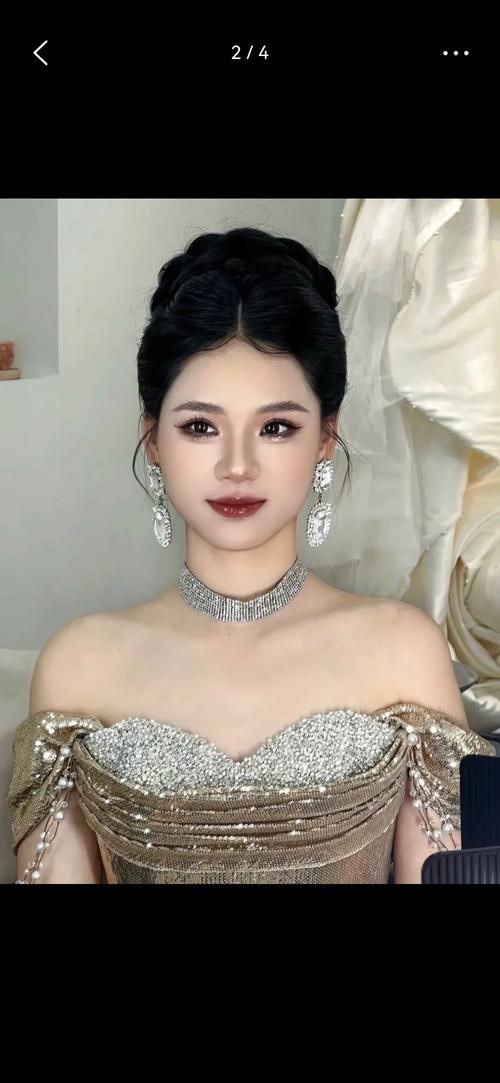 晚宴发型：优雅气质必备