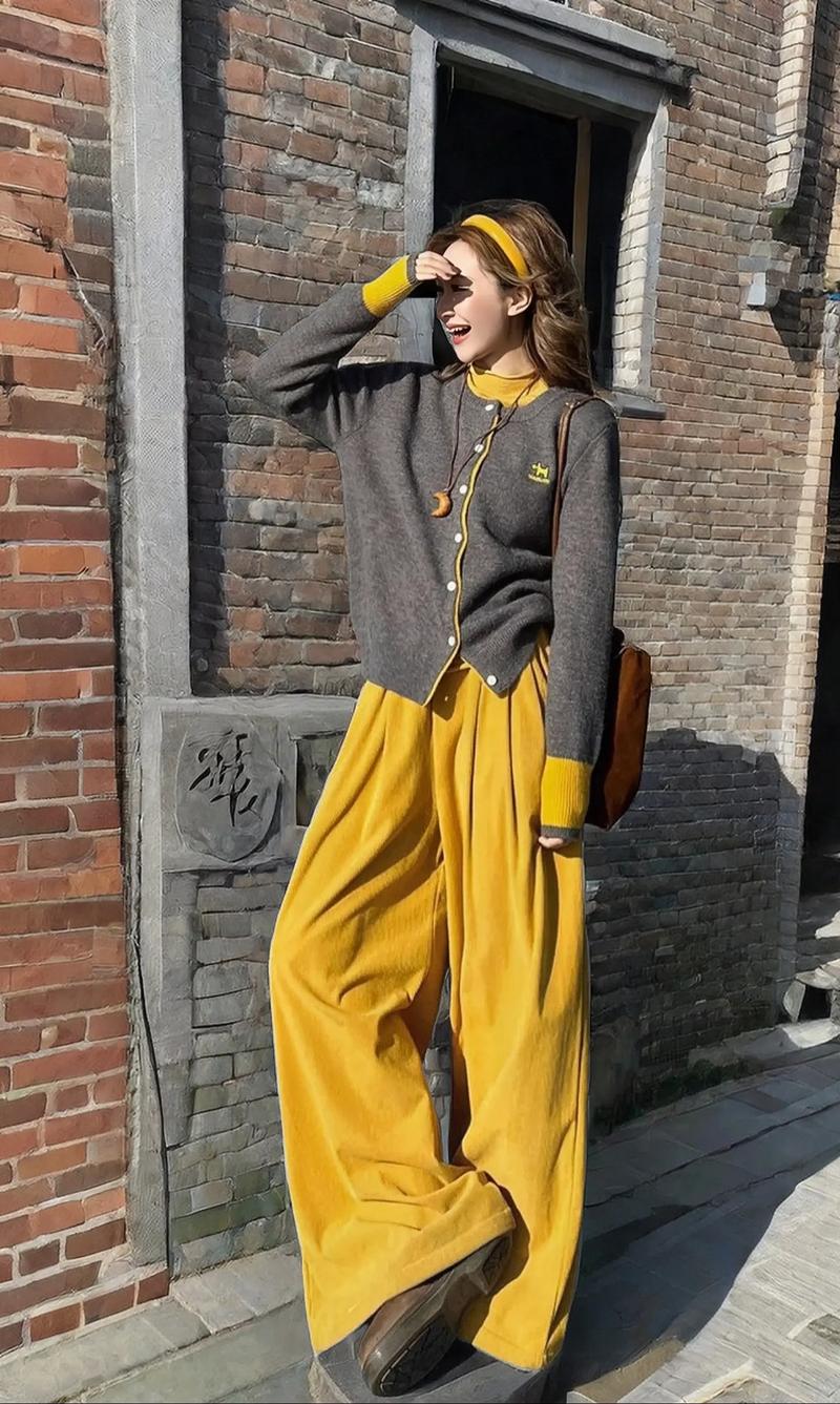 黄搭配什么颜色袜子最好看_白色袜配黄鞋显时尚,肉色袜露肤自然,深色袜慎选,年轻选字母边 黄搭配什么颜色袜子最好看_白色袜配黄鞋显时尚,肉色袜露肤自然,深色袜慎选,年轻选字母边