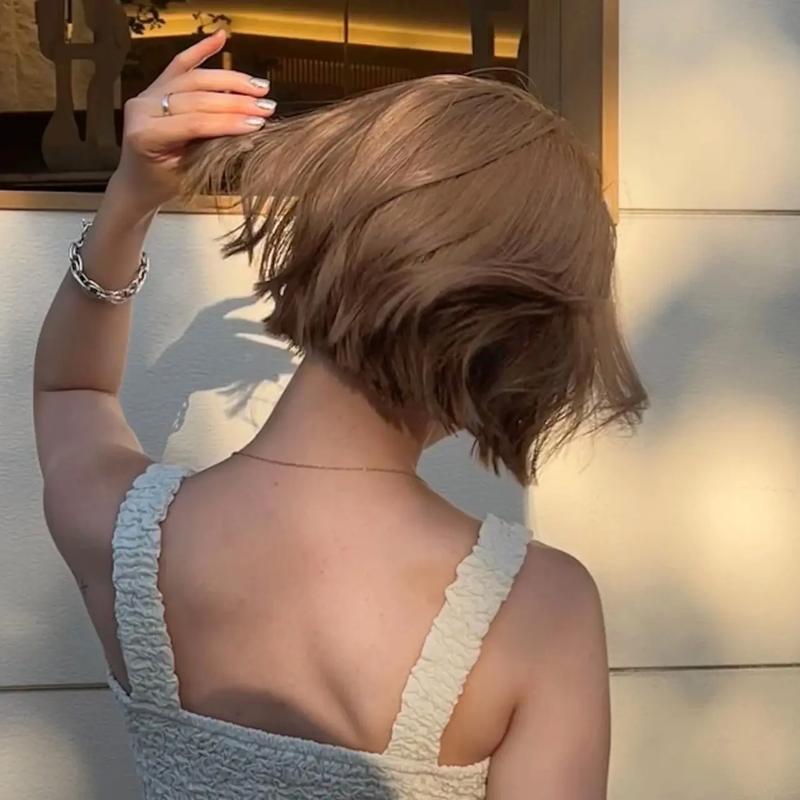 短鱼尾发型女_时尚百搭，显脸小显气质