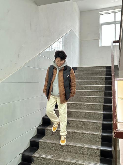 小黄鞋的搭配方法_点亮穿搭,风格多变! 小黄鞋的搭配方法_点亮穿搭,风格多变!