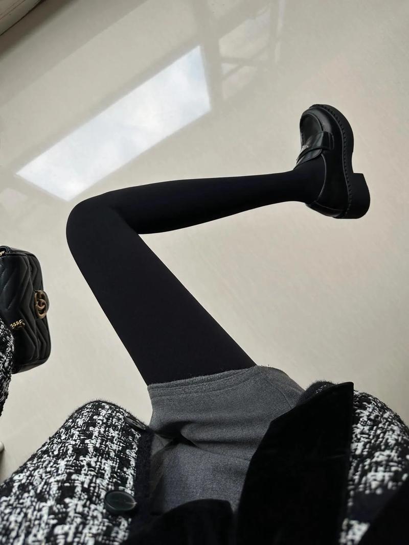 乐福鞋配什么袜子好看女士_乐福鞋配袜显品味,船袜彩袜各显色! 乐福鞋配什么袜子好看女士_乐福鞋配袜显品味,船袜彩袜各显色!