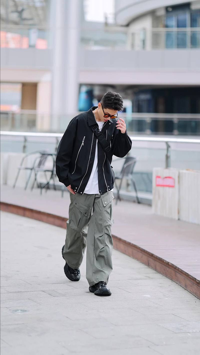 穿冲锋衣能搭配工装裤吗_选对裤子更时尚