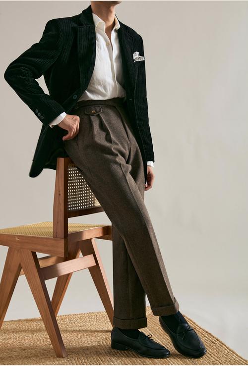 冰丝西裤能配毛呢大衣吗_毛呢大衣配冰丝西裤，显瘦又高级！