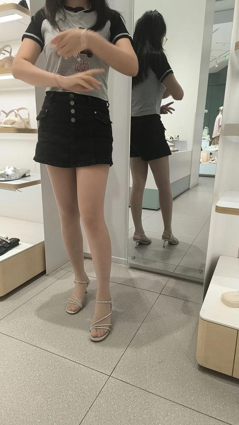 轻薄肉色丝袜搭配紧身裙_红色包臀裙配肉色丝袜，气质显性感