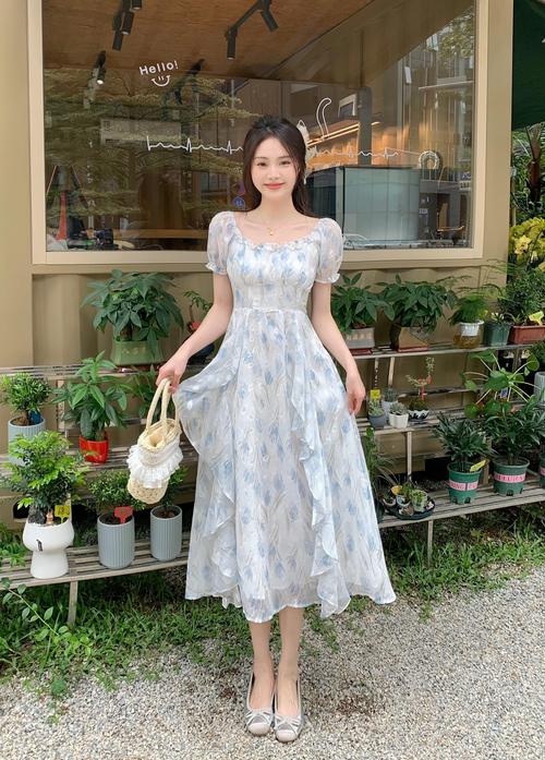 腰细小肚子很大适合穿什么裙子_选A字或高腰裙，深色显瘦