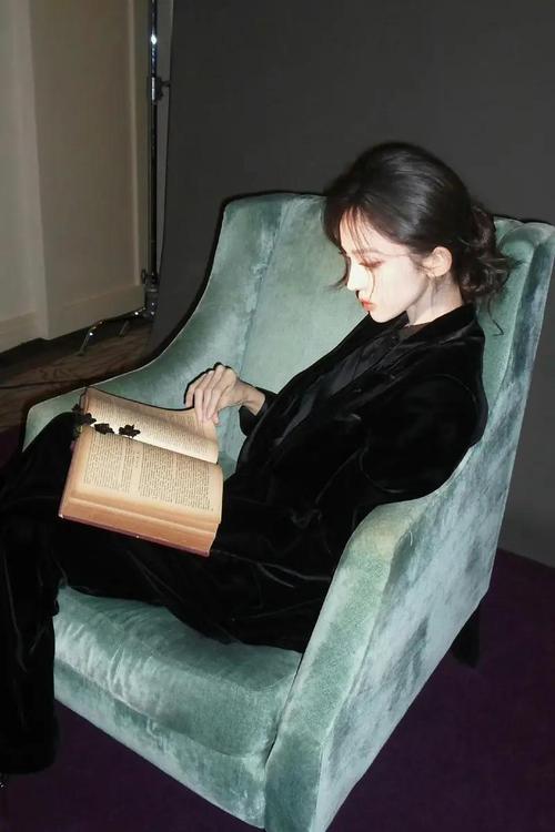 穿西装适合扎什么发型_西装发型要利落,显气质选对款! 穿西装适合扎什么发型_西装发型要利落,显气质选对款!