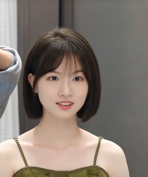 身高1.6米适合什么发型_1.6米身高选发型，Bob头短发显气质