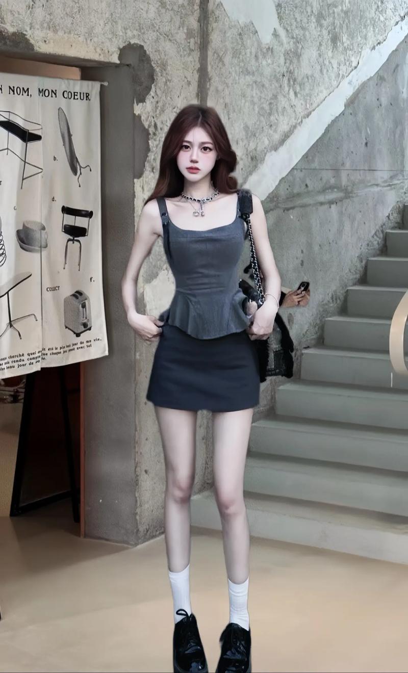 无袖上衣配包臀裙韵味十足_无袖上衣配包臀裙，显瘦显气质！