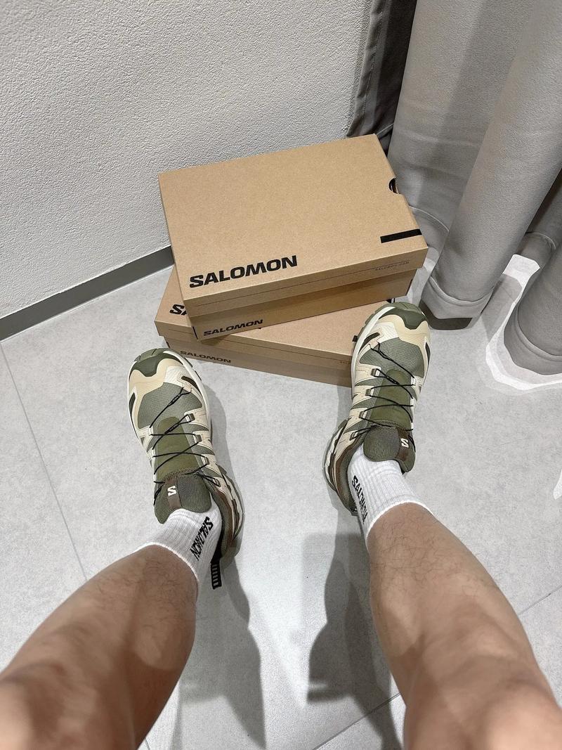 穿萨洛蒙鞋子配什么裤子_秋日冲锋衣搭无痕裤,萨洛蒙鞋显高级时尚 穿萨洛蒙鞋子配什么裤子_秋日冲锋衣搭无痕裤,萨洛蒙鞋显高级时尚