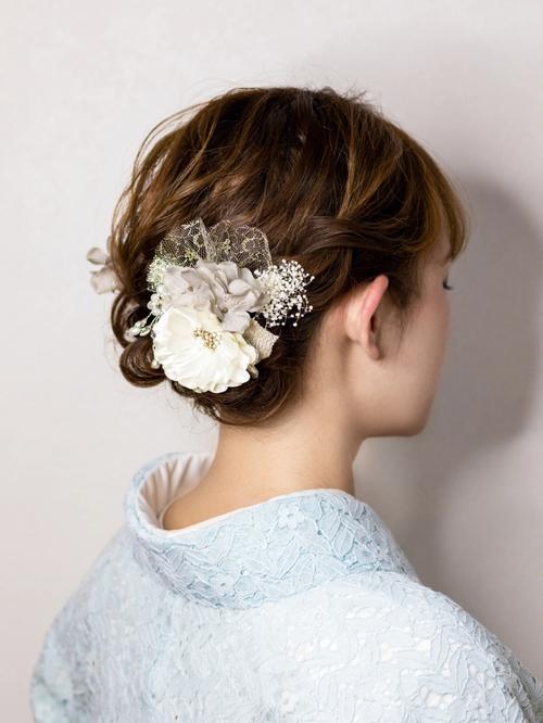 和服发型搭配：盘发配发饰显典雅，编发饰打造现代感