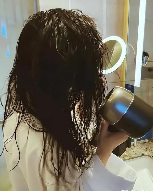 赶到会所时我的头发微微淋湿_湿发会所遇良人,雾中错认终失落 赶到会所时我的头发微微淋湿_湿发会所遇良人,雾中错认终失落