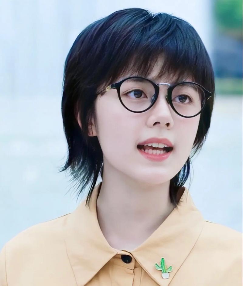 林妙妙同款发型叫什么_少年派林妙妙短发零食走红，发型教程大公开！