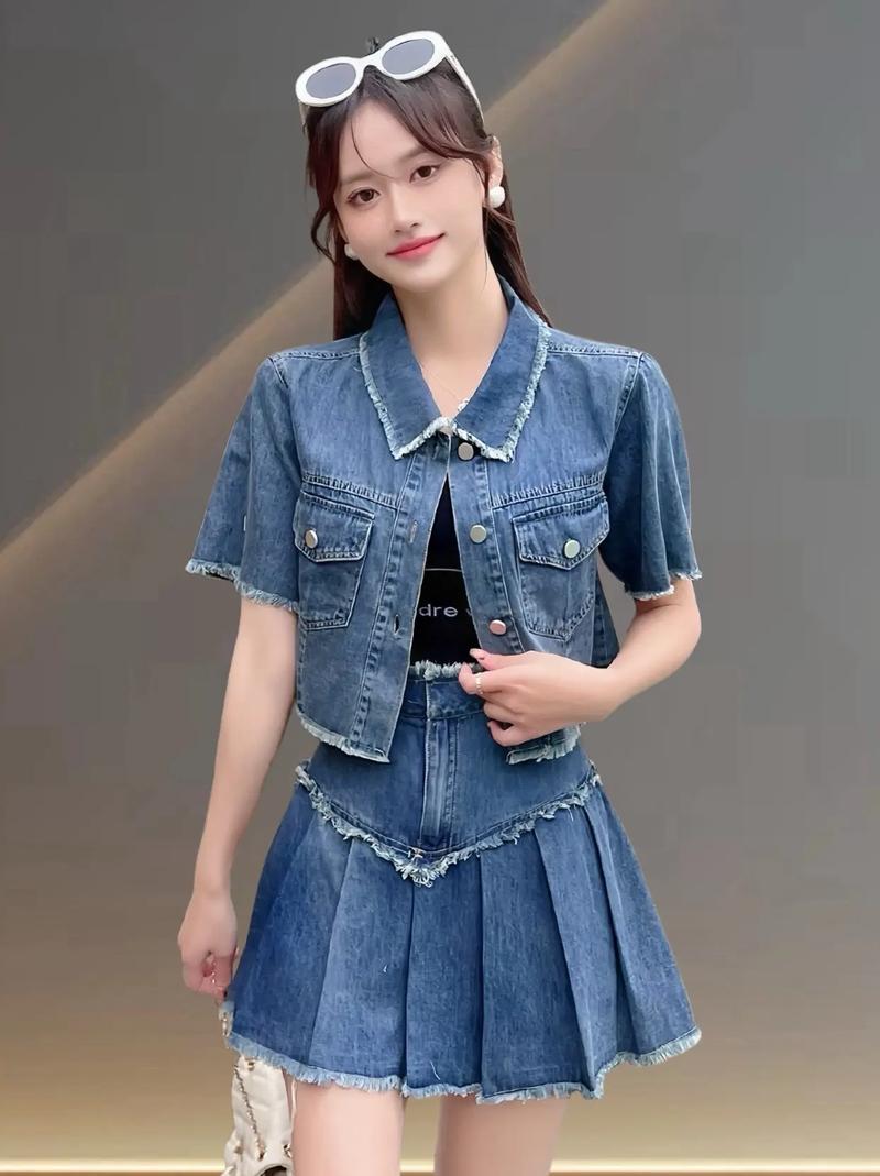 牛仔短裙配什么发型_牛仔短裙搭配发型，展现个性时尚感