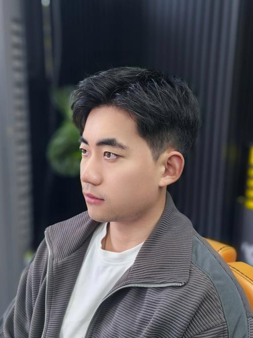 46岁男人发型_显成熟,避雷区,选对气质佳 46岁男人发型_显成熟,避雷区,选对气质佳