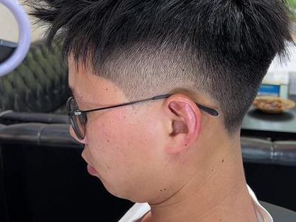 四周铲光只留头顶发型_简约时尚短发，适合多种脸型男士