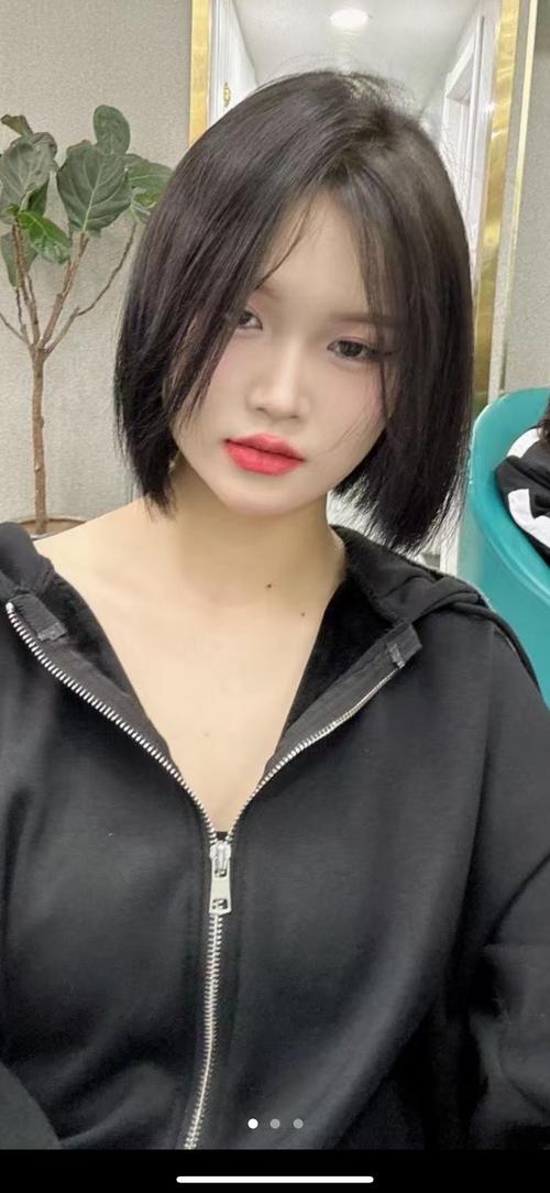 眼外留白较宽适合什么发型_宽眼距选蓬松卷发或侧分,显脸小显气质 眼外留白较宽适合什么发型_宽眼距选蓬松卷发或侧分,显脸小显气质