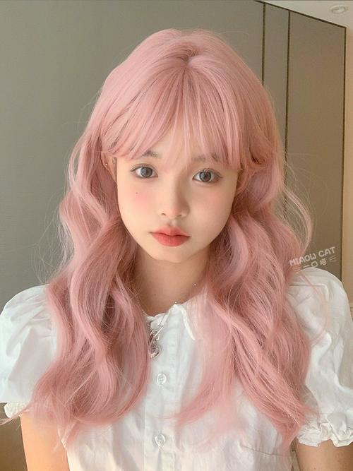 #双 女主粉色的卷发_个性多变,连接观众,文化创新符号 #双 女主粉色的卷发_个性多变,连接观众,文化创新符号