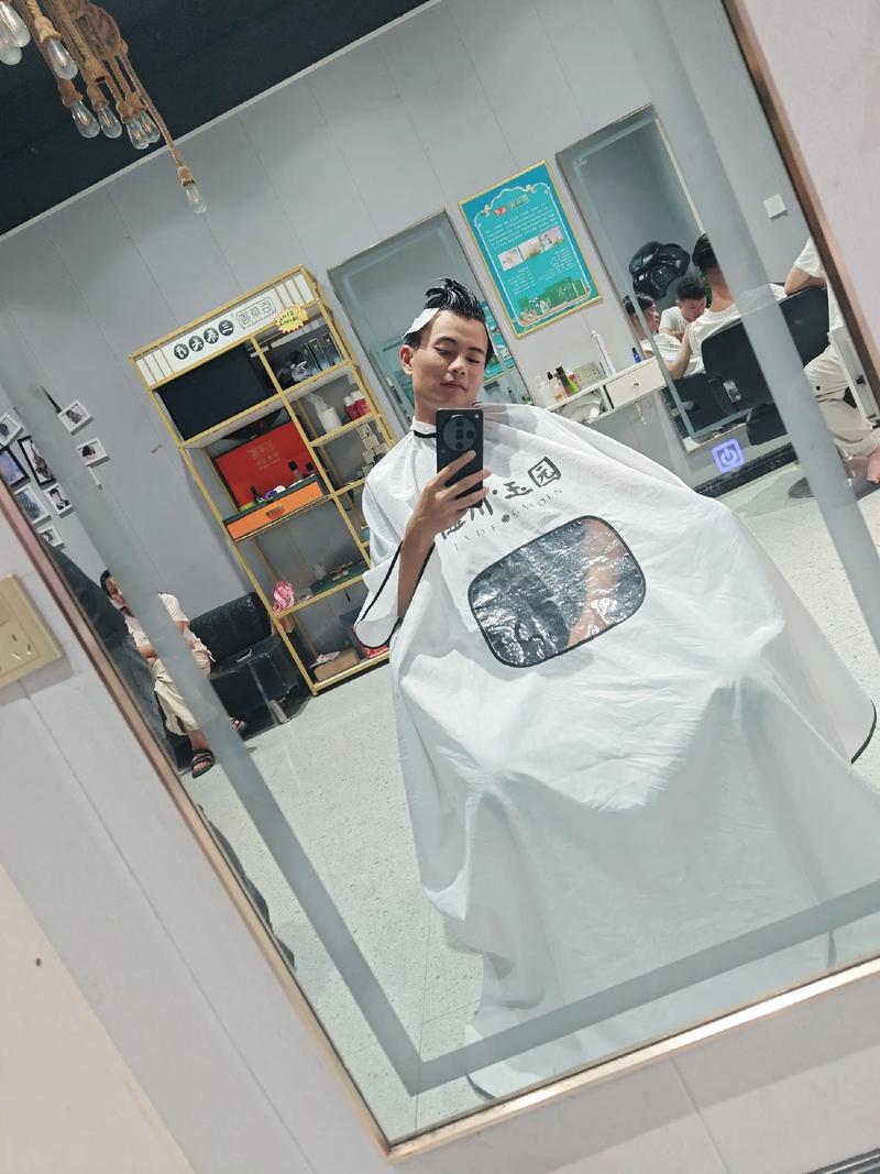 到石圪节公社弄了个时兴的发型_秀莲新发型引矛盾,胡德禄成时尚象征 到石圪节公社弄了个时兴的发型_秀莲新发型引矛盾,胡德禄成时尚象征