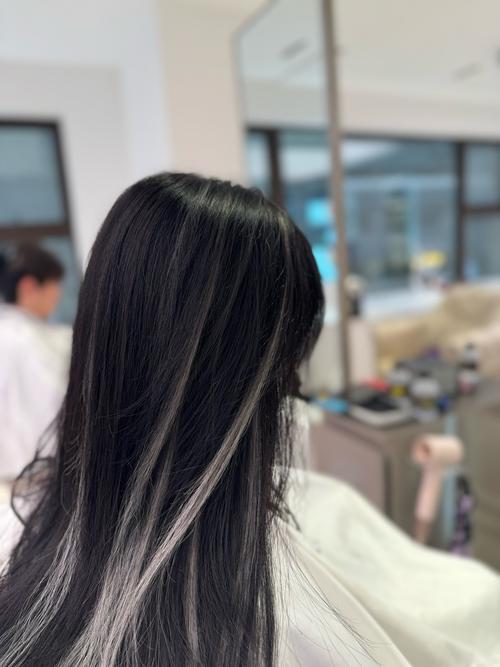 灰白色头发_头发变灰白怎么办?健康饮食好方法 灰白色头发_头发变灰白怎么办?健康饮食好方法