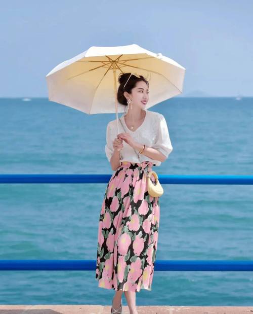 穿花裙子配什么发型好看_花裙配发型，甜美又时尚