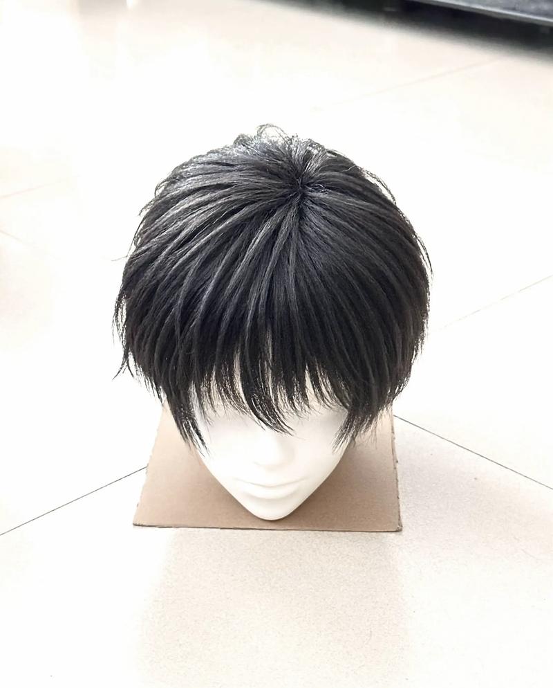 现实中m型刘海_两侧稀疏顶部浓，ACGN风时尚造型
