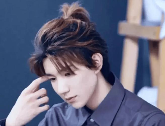 奖励男朋友的方式头发一扎_甜蜜互动升温感情，惊喜幸福不停歇