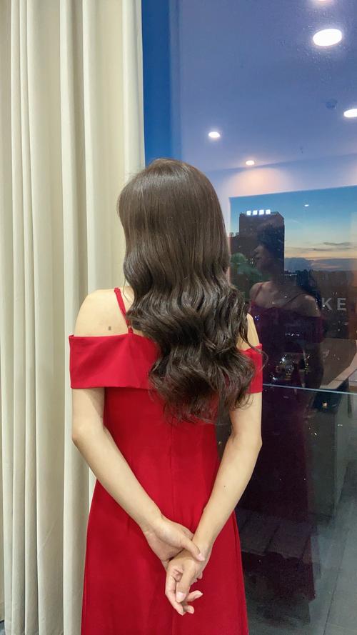 参加婚礼梳什么发型好看_优雅盘发显气质,公主头让你更动人 参加婚礼梳什么发型好看_优雅盘发显气质,公主头让你更动人