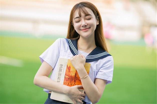 属鸡女适合什么发型_短发干练长发温婉，颜色棕色百搭