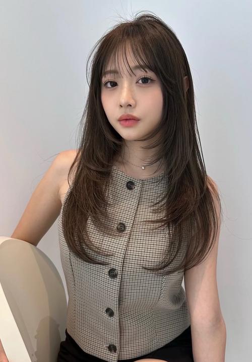 现代女性发型_利落个性推边短发，瘦脸锁骨新选择