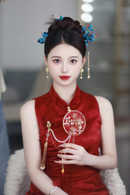 配红色礼服新娘发型_红色礼服新娘发型搭配指南 配红色礼服新娘发型_红色礼服新娘发型搭配指南
