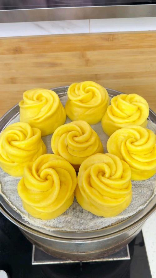 蒸馒头放什么蓬松暄软_白糖酵母加速发酵馒头暄软可口