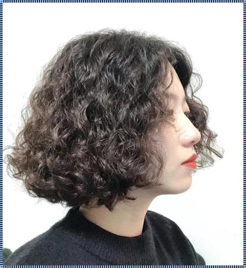 46岁剪什么发型闲年轻_中年女性小短发，清爽减龄显活力
