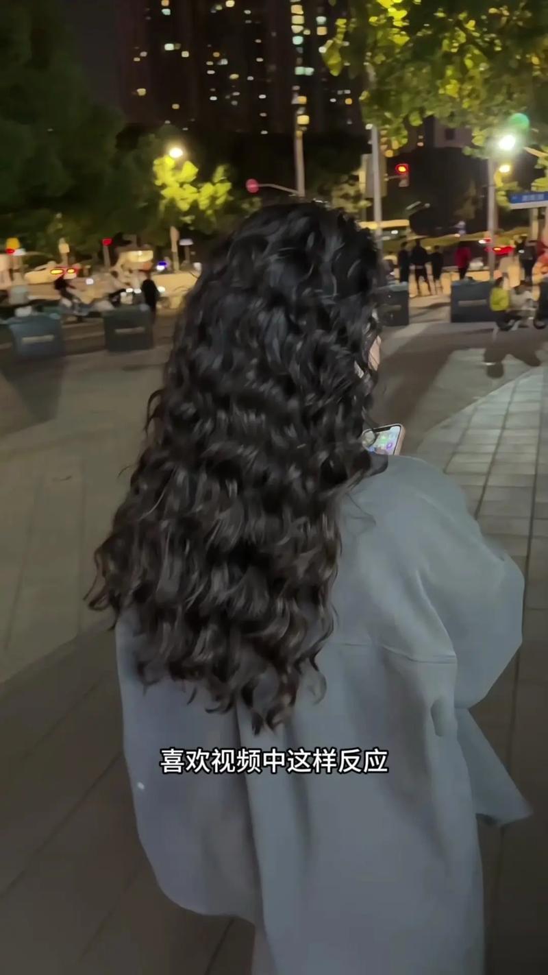 吹卷发技巧_洗后护发很重要,吹出理想卷发 吹卷发技巧_洗后护发很重要,吹出理想卷发