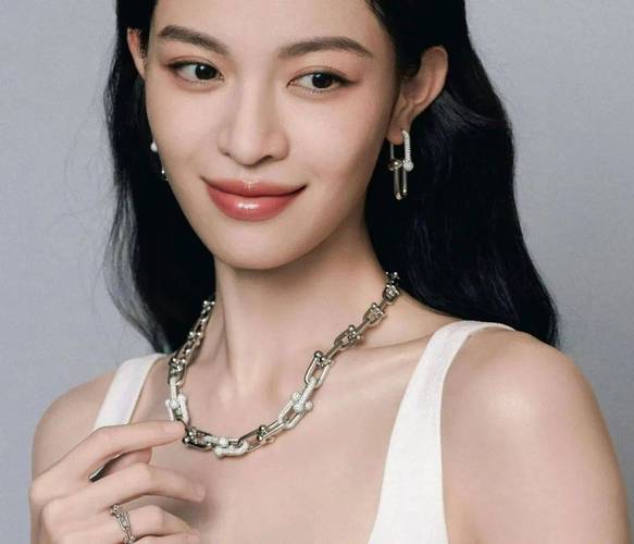 菱形脸参照明星化妆_柔化棱角显气质 菱形脸参照明星化妆_柔化棱角显气质