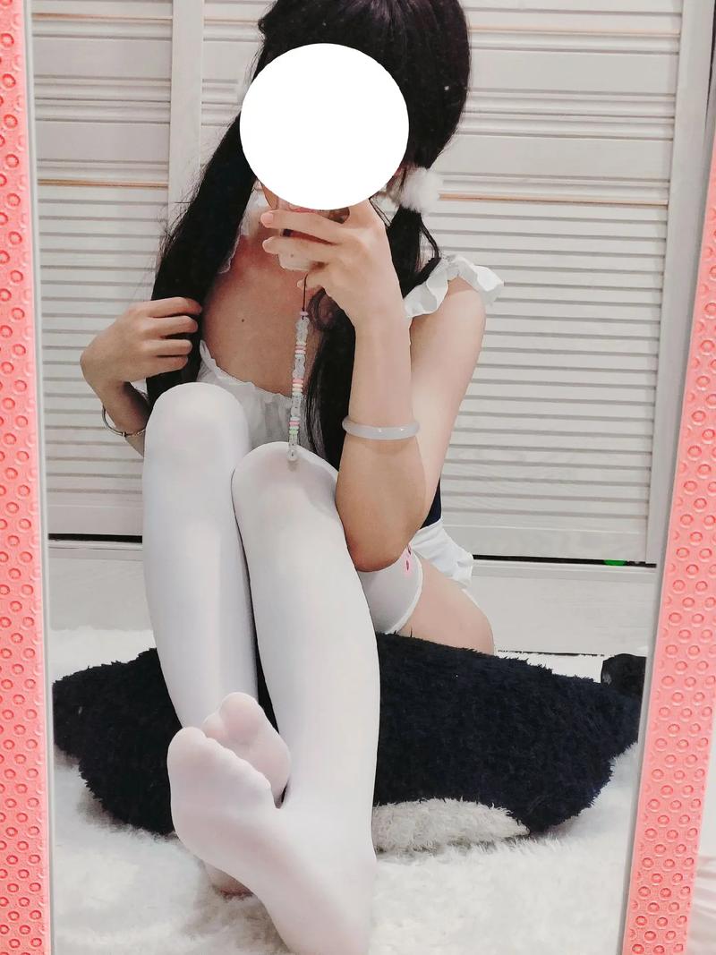 过膝袜加双马尾最简单三个步骤_春季双马尾，减龄又清新！