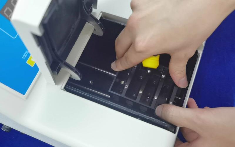 比色皿的正确清洗方法_清洗石英比色皿要轻柔避免划伤影响精度 比色皿的正确清洗方法_清洗石英比色皿要轻柔避免划伤影响精度