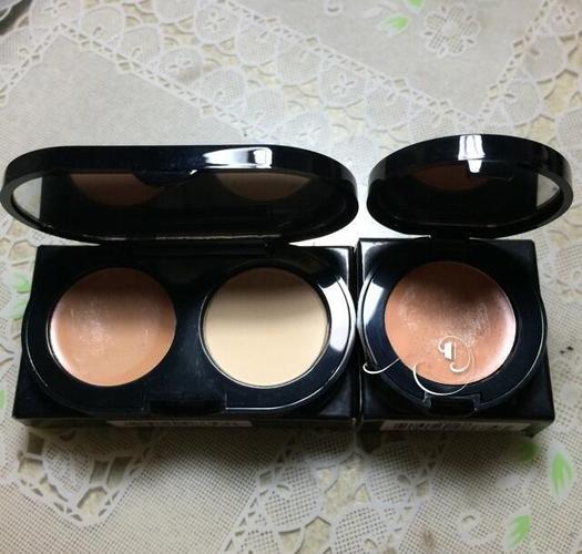 青黑色黑眼圈用什么颜色遮瑕_橘粉蜜桃遮瑕，黄色提亮，均匀涂抹并保养可改善黑眼圈