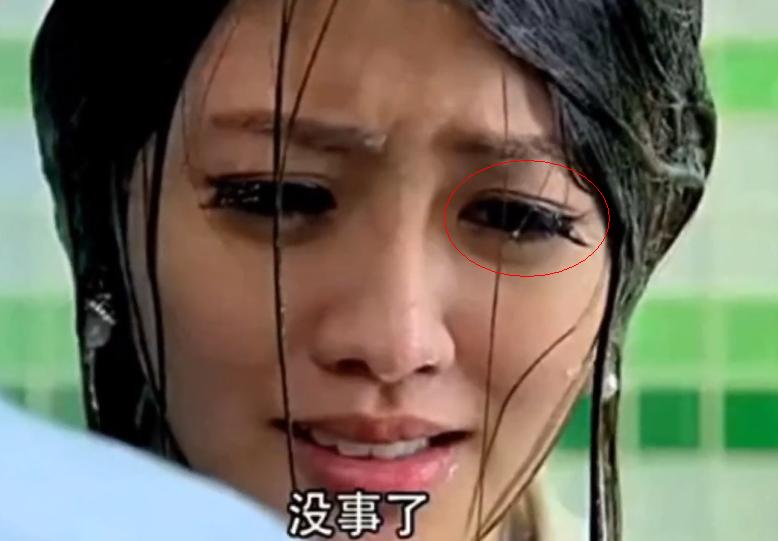 妆花了是什么样子的_避免妆花,上妆前保湿控油,补妆要轻 妆花了是什么样子的_避免妆花,上妆前保湿控油,补妆要轻