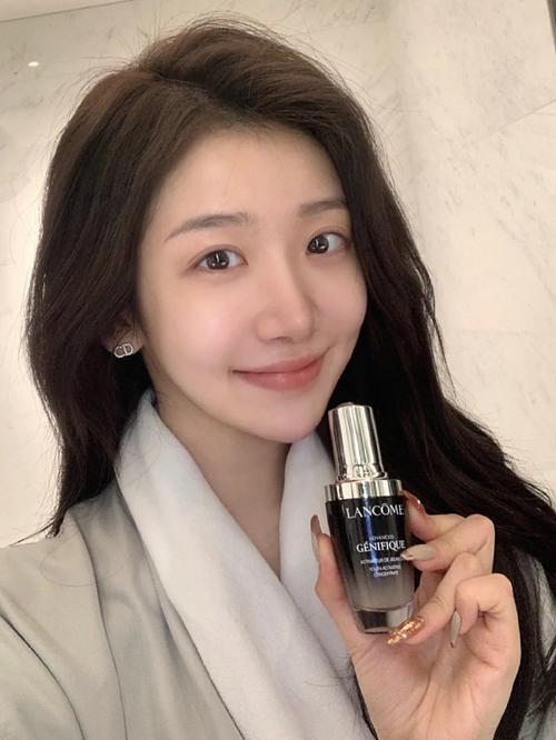 个高的女人打一化妆品_高挑显气场？唇膏显腿长！